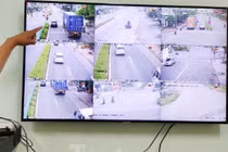 ‘Mắt thần’ phát hiện nhiều xe công ngang nhiên vượt đèn đỏ