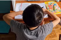 Học sinh thấp thỏm, không dám nghỉ hè vì chưa thi học kỳ