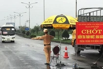 Tiêm đủ vắc xin người từ vùng dịch về Quảng Ninh vẫn phải cách ly tập trung