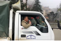 Xôn xao chính quyền thị xã Sa Pa bắc loa kêu gọi không mua hàng, cho trẻ em tiền