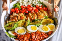 Chế độ ăn hạn chế mỡ và protein