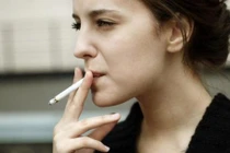 Không hút thuốc lá trước khi phẫu thuật nâng ngực