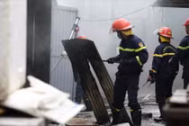 Cháy lớn kho chứa điều hoà trong chợ Đại Kim, Hà Nội