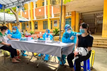 1.800 học sinh lớp 12 đầu tiên của TPHCM được tiêm Pfizer ngừa Covid-19