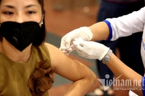 Hà Nội 'phủ' vắc xin, người đang ở tỉnh ngoài có được vào thành phố tiêm?