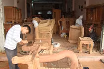 Đầu ra làng nghề gỗ giảm 76% vì dịch Covid-19.