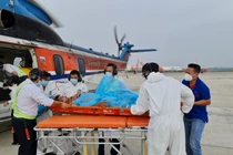 Mắc uốn ván nặng, ngư dân từ đảo Song Tử Tây được đưa về đất liền 