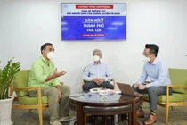 Phó Chủ tịch UBND TPHCM Võ Văn Hoan đối thoại với người dân tại buổi livestream.