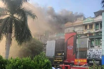 Cháy quán karaoke trên đường Hoàng Quốc Việt