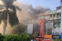 Cháy quán karaoke trên đường Hoàng Quốc Việt