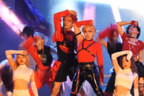 K-pop chào đón SEA Games 31 thu hút hàng nghìn bạn trẻ