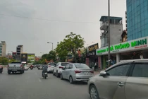 “Bát nháo” vi phạm trật tự đô thị tại phường Mễ Trì