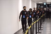 Tuyển Nhật Bản mang 8 tấn hành lý đến Việt Nam