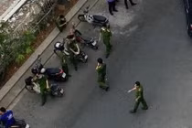 Công an TP HCM đang phong tỏa hiện trường nơi tiến sĩ Bùi Quang Tín rơi lầu