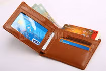 Bạn có bao giờ vệ sinh ví?