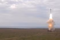 Quân đội Nga phóng tên lửa Onyx tấn công sân bay quân sự gần Odessa.