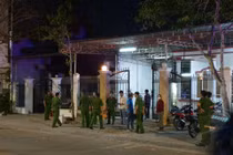 Lực lượng công an khám nghiệm hiện trường.