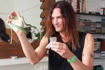 “Dị nhân” tự tiêm nọc độc rắn vào người