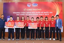 Vinamilk trao thưởng cho đội bóng nữ quốc gia vô địch Đông Nam Á