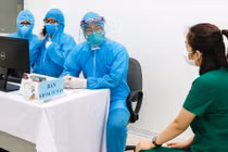 Tiêm vắc-xin phòng COVID-19: Chia sẻ của người trong cuộc