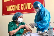 Sáng 15/3, không ca mắc COVID-19; hai trường hợp phản ứng nặng sau tiêm vắc xin được xử trí kịp thời