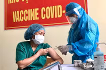 Sáng 15/3, không ca mắc COVID-19; hai trường hợp phản ứng nặng sau tiêm vắc xin được xử trí kịp thời