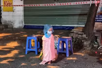 Bé gái 3 tuổi là F0 được đưa đi cách ly trong đêm ở Hà Nội
