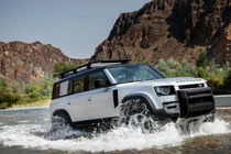 Land Rover Defender nhận đánh giá an toàn 5 sao từ Euro NCAP