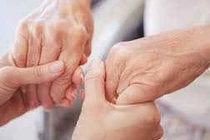 Phục hồi chức năng cầm nắm do liệt tay