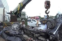 Tạm giữ tài xế container buồn ngủ tông chết 5 người trong xe ô tô ở Tây Ninh