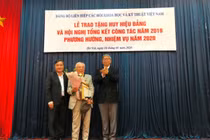 Đảng bộ Liên hiệp Hội Việt Nam trao tặng huy hiệu 70 năm tuổi Đảng