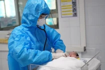 Hỏi đáp về COVID-19: Chăm sóc trẻ em mắc COVID-19 đúng cách như thế nào?