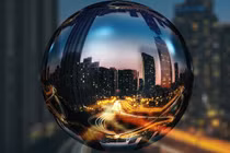 Có hay không nguy cơ vỡ bong bóng chứng khoán, bất động sản?