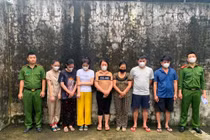 Các đối tượng trong đường dây đánh bạc bị bắt giữ. (Ảnh: Công an tỉnh Nghệ An).