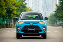 Ngoại thất năng động cá tính với các đường nét góc cạnh và trục ngang cao thể hiện chất SUV khỏe khoắn.