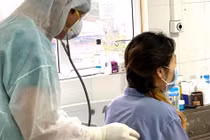 Việt Nam không “thả nổi” để có miễn dịch cộng đồng với dịch Covid-19