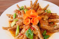 Ăn chân gà trị chân tay tê mỏi