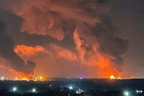 Quân đội Ukraine bất ngờ tập kích hỏa lực xuyên biên giới, tấn công một kho nhiên liệu và căn cứ quân sự của Nga