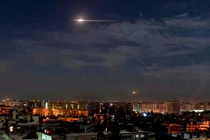 Không quân Israel không kích ngoại ô Damascus