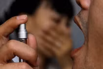 Nước xịt thảo dược không thể diệt vi khuẩn gây hôi miệng