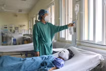 Chơi bật lửa, trẻ 11 tuổi bỏng toàn bộ vùng mặt và mắt