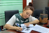 TAND Quận 1 chuyển vụ kiện ca sĩ Vy Oanh với bà Nguyễn Phương Hằng sang Quận 3