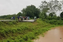 Sụt lún khoảng 30m đê hữu Đáy ở huyện Mỹ Đức