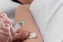 Trụy mạch vì tự tiêm canxi 