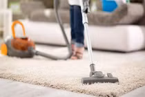 Đừng quên vệ sinh túi đựng bụi của máy hút bụi