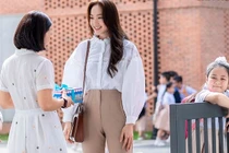 Nhan sắc "gái một con trông mòn con mắt" của Minh Hằng