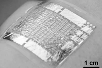 Miếng dán sức khỏe điện tử siêu mỏng tự cung cấp năng lượng