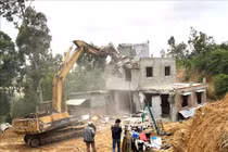 Xử lý xây dựng trái phép ở Khu kinh tế Nhơn Hội: 'Trên nóng - dưới nguội'