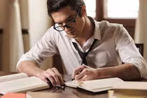 Mờ mắt khi đọc sách