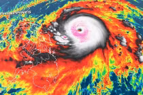 Đề phòng siêu bão Surigae đổi hướng vào Biển Đông